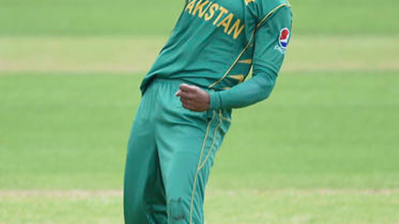 Pakistan beats Sri Lanka in nerve-shredder to reach CT semis